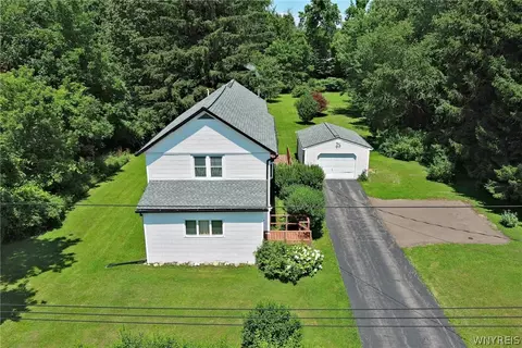 24 Bridge St, Aurora, NY 14170