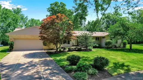 26 Ivy Green Ct, Amherst, NY 14226