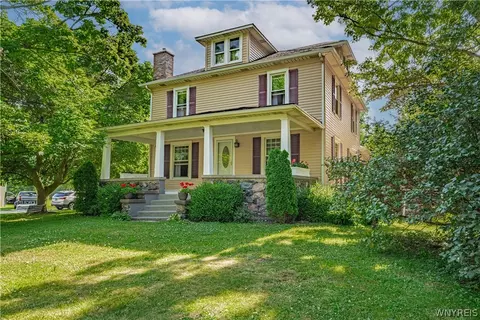 3829 Randall Rd, Ransomville, NY 14131