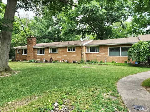 3003 Angle Rd, Orchard Park, NY 14127