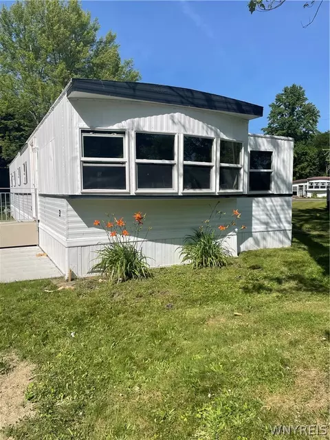 50 Andrus Cir, Hanover, NY 14136