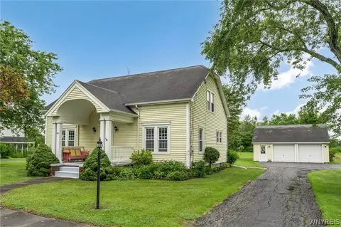 6611 Ward Rd, Wheatfield, NY 14304