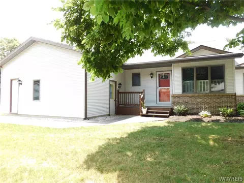 22 Rachel Ln, Springville, NY 14141
