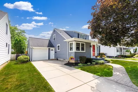 298 Wrexham Ct N, Tonawanda, NY 14150
