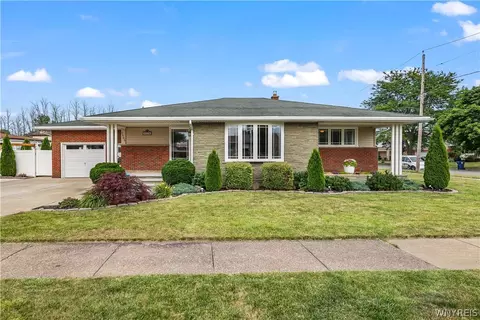 2605 Fairway Dr, Niagara Falls, NY 14305