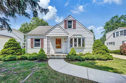 44 Emerald Dr, West Seneca, NY 14224