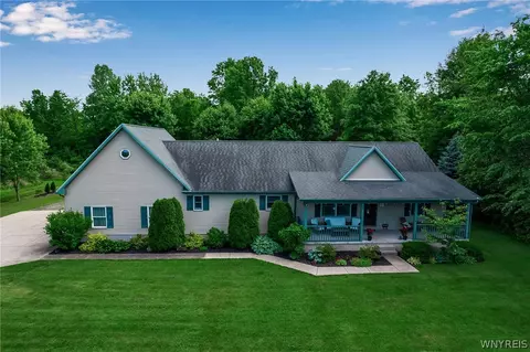 922 Pletcher Rd, Youngstown, NY 14174