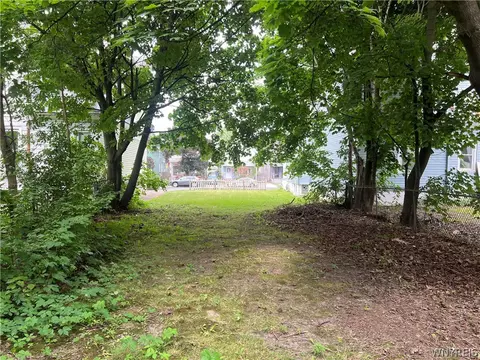 172 14th St, Buffalo, NY 14213 photo 4