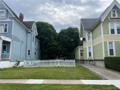 172 14th St, Buffalo, NY 14213 photo 3