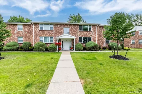 73 Old Lyme Dr #2, Amherst, NY 14221