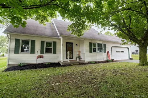 28 Church St, Bergen, NY 14416