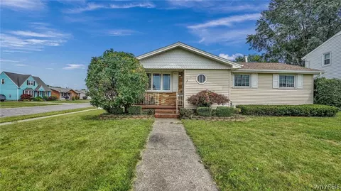 6 Inner Dr, Lackawanna, NY 14218
