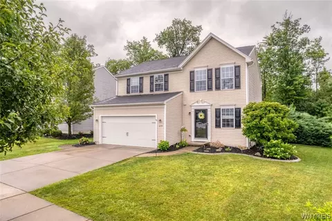 6143 Woodford Dr, Lake View, NY 14085