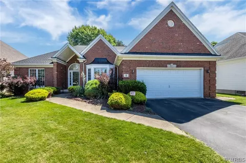 9 Steinway Ct, Amherst, NY 14221