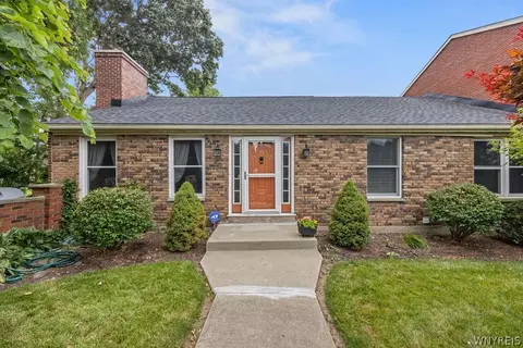 58 Georgian Ln, Amherst, NY 14221