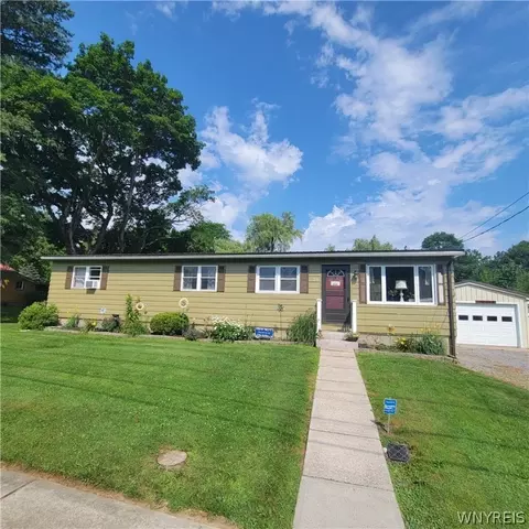 28 Liberty St, Castile, NY 14427