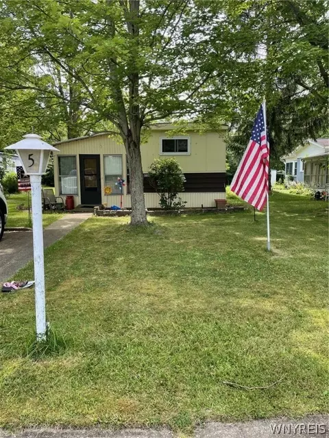 8165 Colleen Ct, Evans, NY 14006