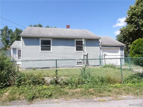 14 Pendlewood Dr, Cheektowaga, NY 14225