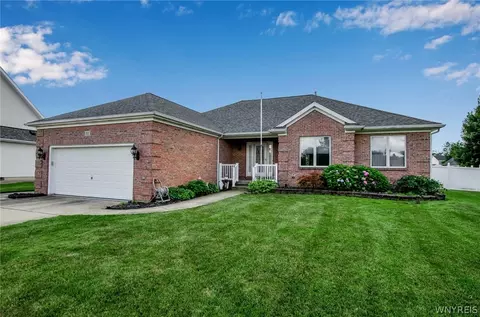 11 Nottingham Ln, Lancaster, NY 14086