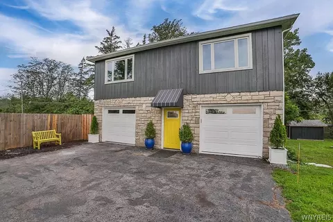 1876 E River Rd, Grand Island, NY 14072