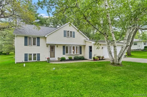 841 N Davis Rd, Elma, NY 14059
