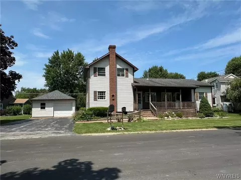 9269 Griswold St, Royalton, NY 14001