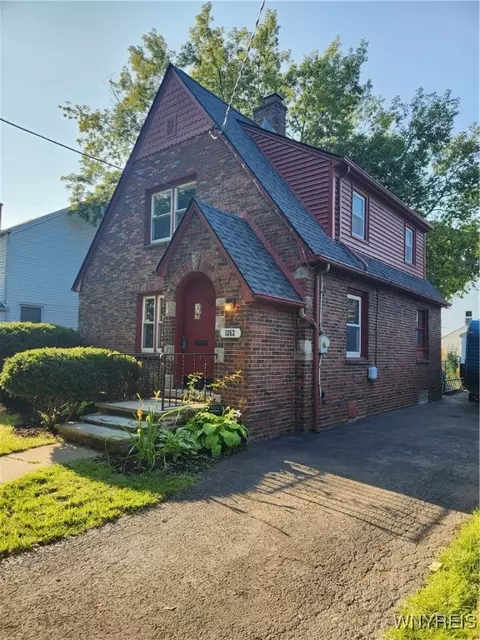 1352 Garrett Ave, Niagara Falls, NY 14305
