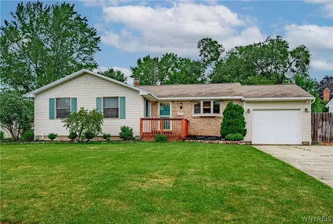 89 Sudbury Ln, Amherst, NY 14221