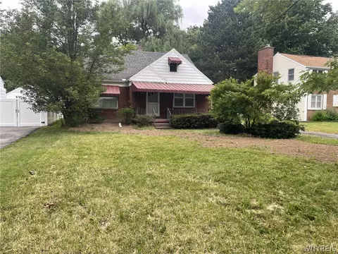 77 Jasper Dr, Amherst, NY 14226