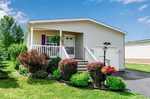 9875 Newmarket Ave, Clarence, NY 14031