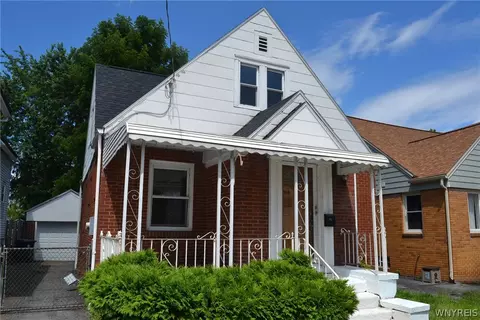 75 Rosary Ave, Lackawanna, NY 14218