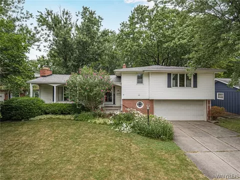 6 Batavia Dr, Amherst, NY 14221