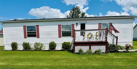 1352 Duchess Ln, Alden, NY 14004