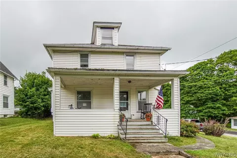 27 Handley St, Perry, NY 14530