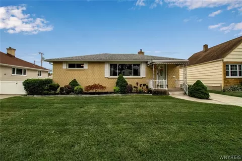 17 Margaret Rd, Amherst, NY 14226