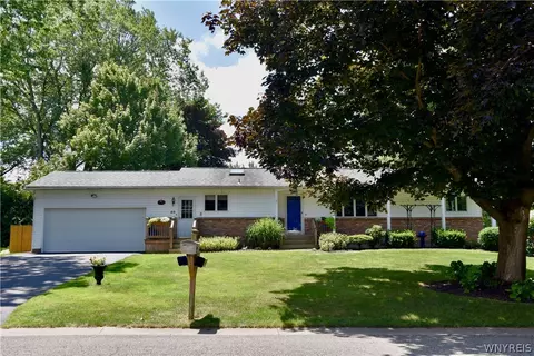 46 Puritan Pl, Orchard Park, NY 14127