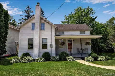 7166 Rapids Rd, Lockport, NY 14094