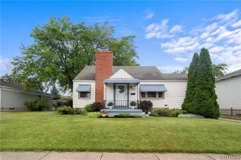 233 Treadwell Rd, Tonawanda, NY 14150