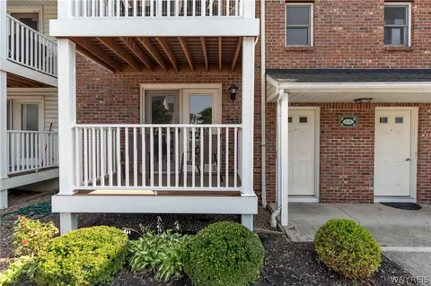 4615 Chestnut Ridge Rd #E, Amherst, NY 14228