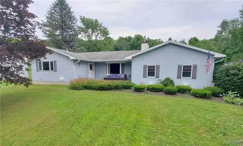 5592 Johns Ter, Hamburg, NY 14075