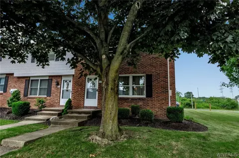 227 Wimbledon Ct, West Seneca, NY 14224