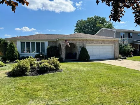 72 Suburban Ct, West Seneca, NY 14224