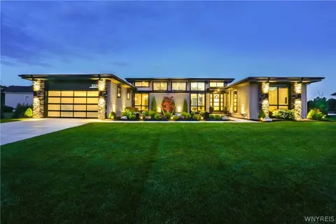 5379 Glenview Dr, Clarence, NY 14031