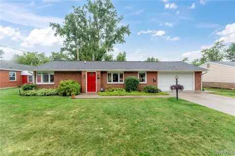 97 Campus Dr N, Amherst, NY 14226