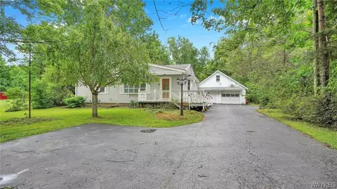 11871 Clinton St, Alden, NY 14004