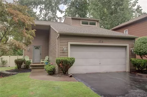 175 Brockmoore Dr, East Amherst, NY 14051
