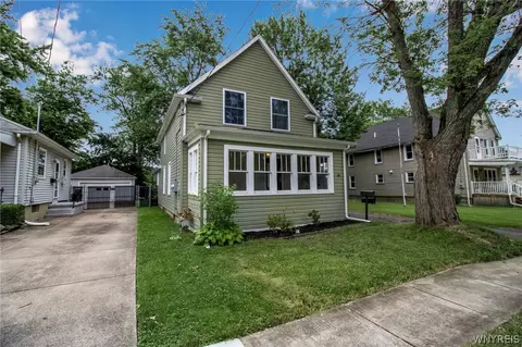 21 Brandel Ave, Lancaster, NY 14086