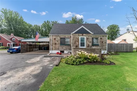 7821 Porter Rd, Niagara, NY 14304