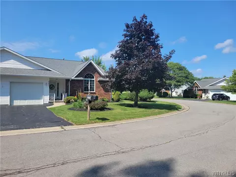 5208 Magnolia Dr #B, Lockport, NY 14094