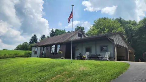 11925 Wyandale Rd, Springville, NY 14141